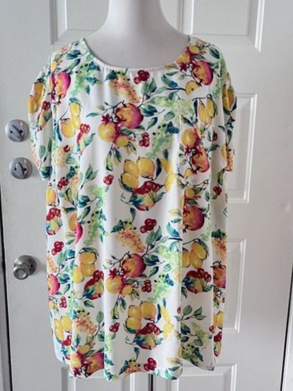 NEW LC Lauren Conrad 4X‎ Blouse Top Short Sleeve Crew Neck Fruit Print Lemons